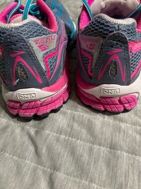 Women Brooks Grey & Pink Athletic Running Shoes